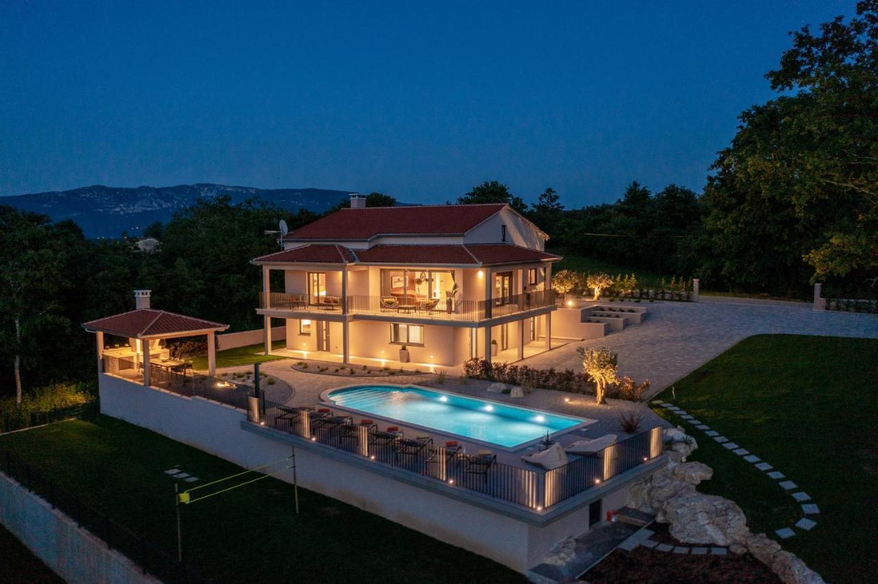Luxury Villa Santa Cruz With Xl Pool And Jacuzzi Potpićan Екстериор снимка