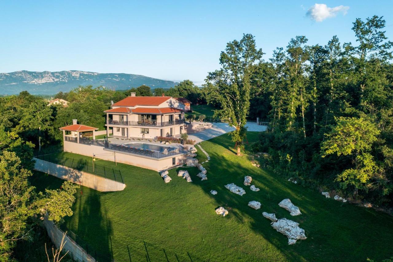 Luxury Villa Santa Cruz With Xl Pool And Jacuzzi Potpićan Екстериор снимка