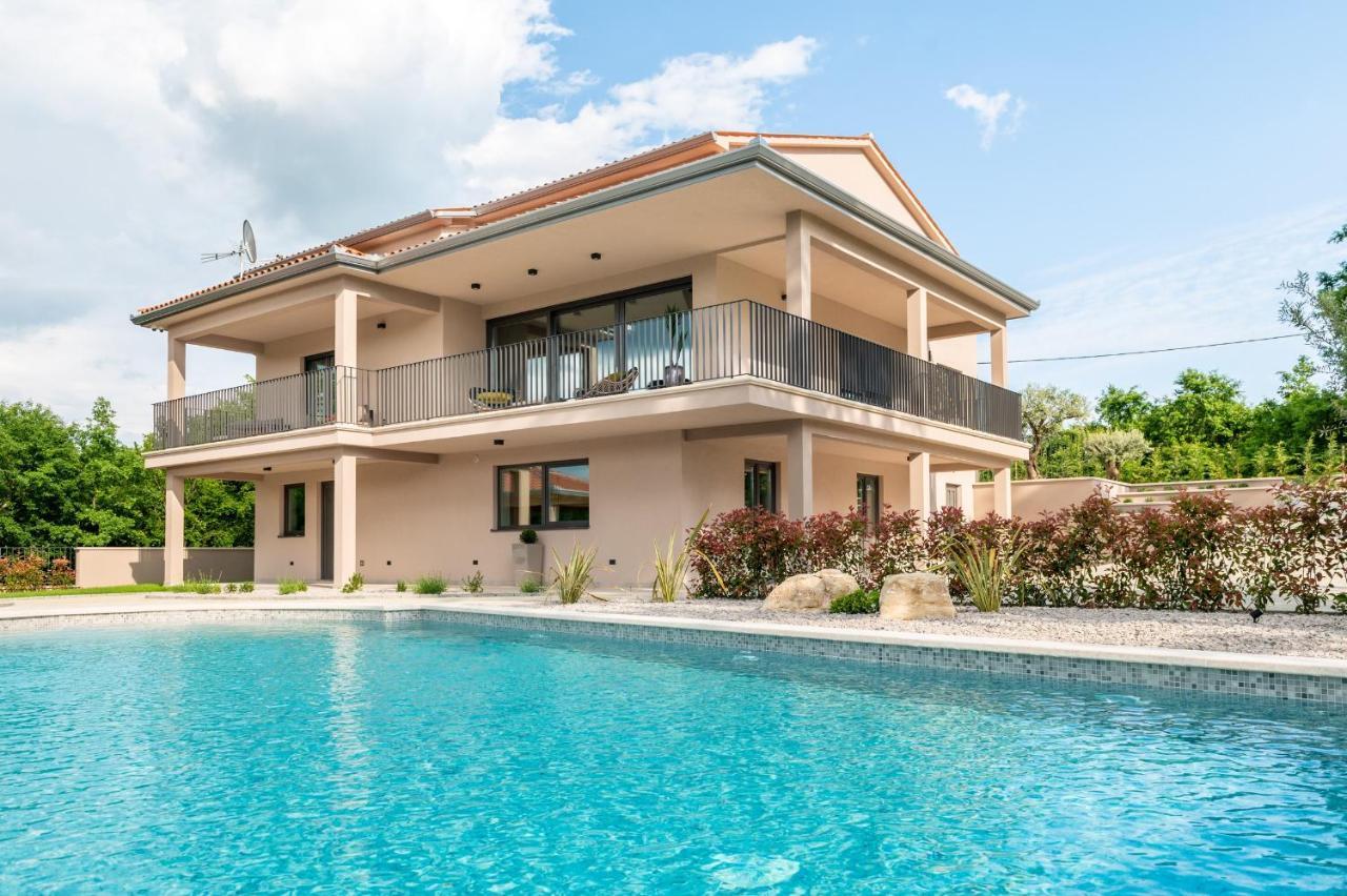 Luxury Villa Santa Cruz With Xl Pool And Jacuzzi Potpićan Екстериор снимка