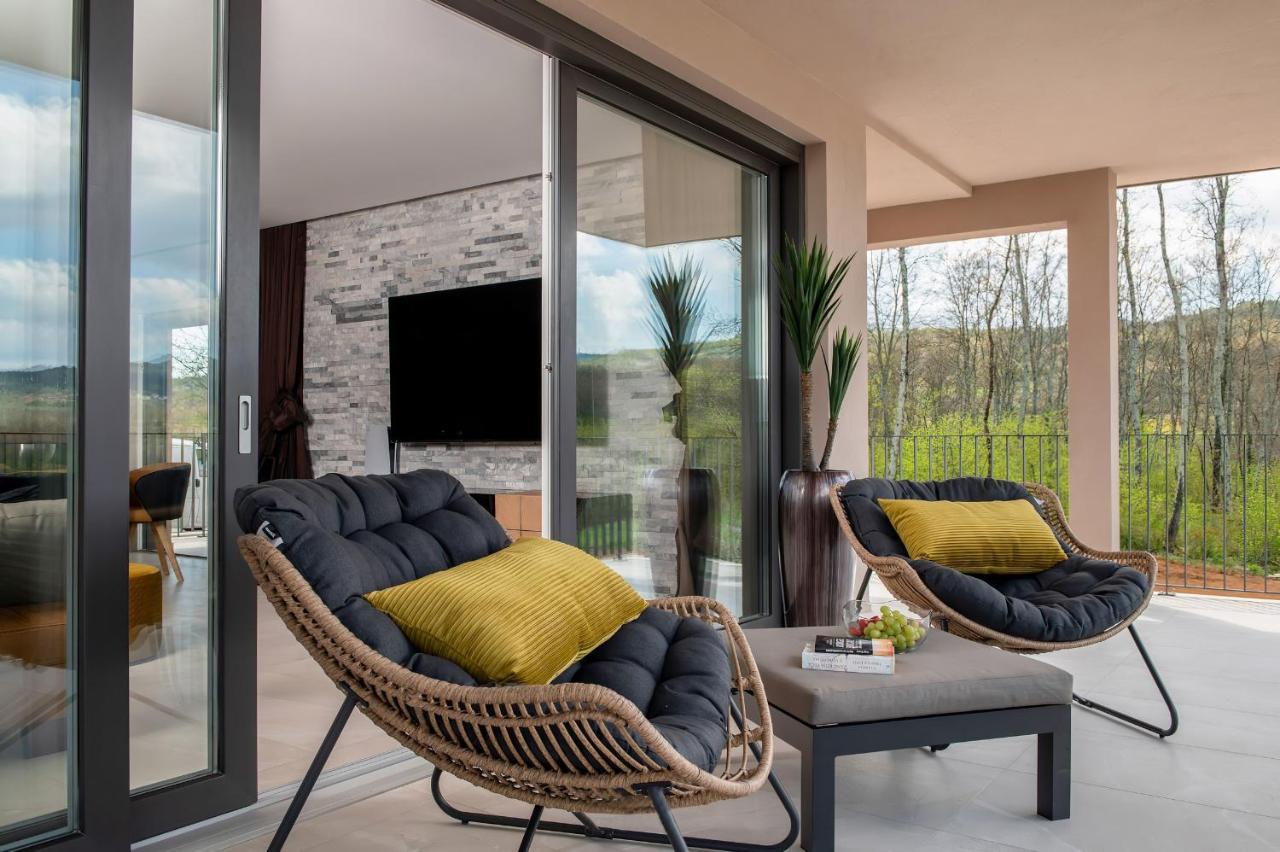 Luxury Villa Santa Cruz With Xl Pool And Jacuzzi Potpićan Екстериор снимка