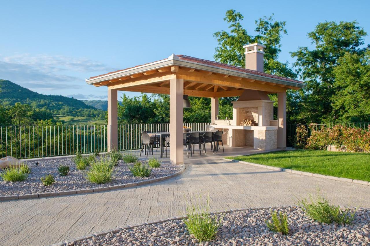 Luxury Villa Santa Cruz With Xl Pool And Jacuzzi Potpićan Екстериор снимка