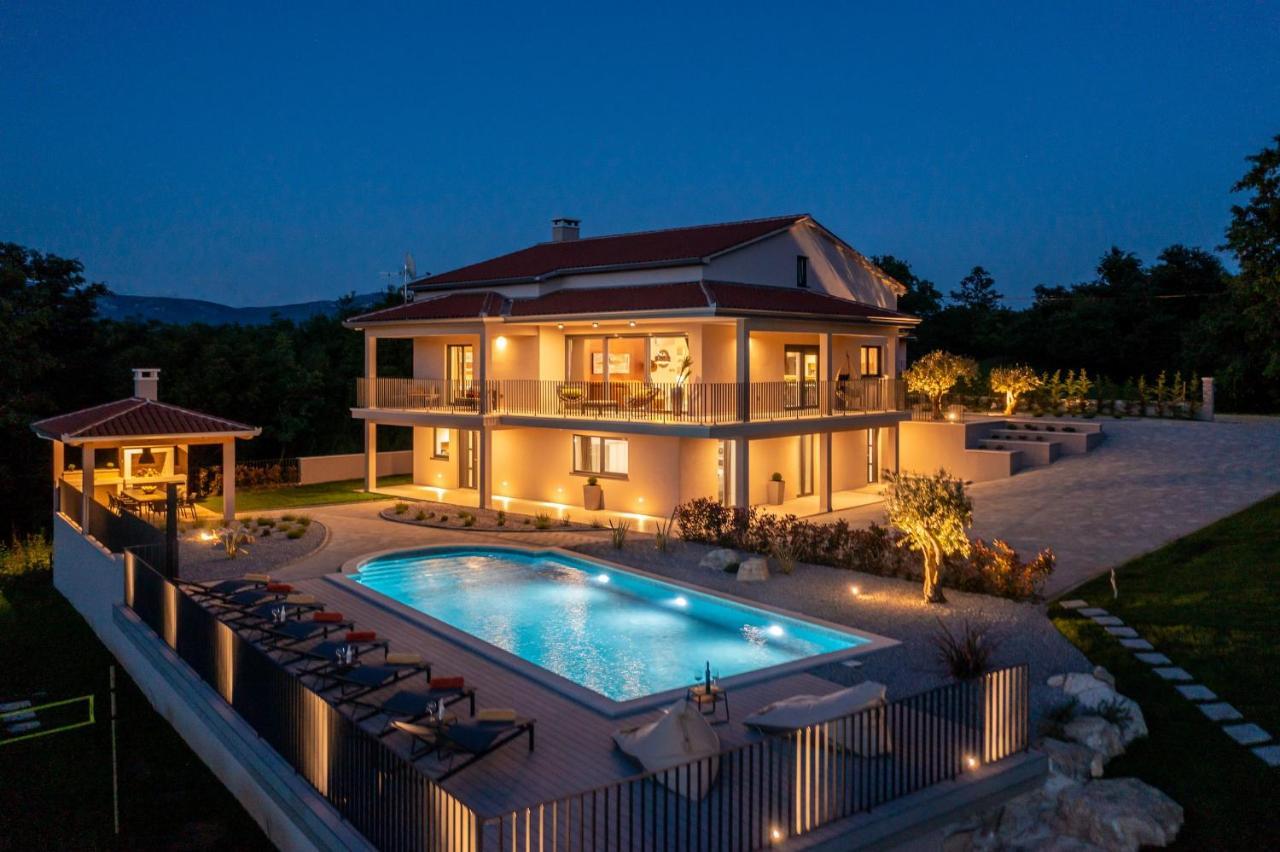 Luxury Villa Santa Cruz With Xl Pool And Jacuzzi Potpićan Екстериор снимка